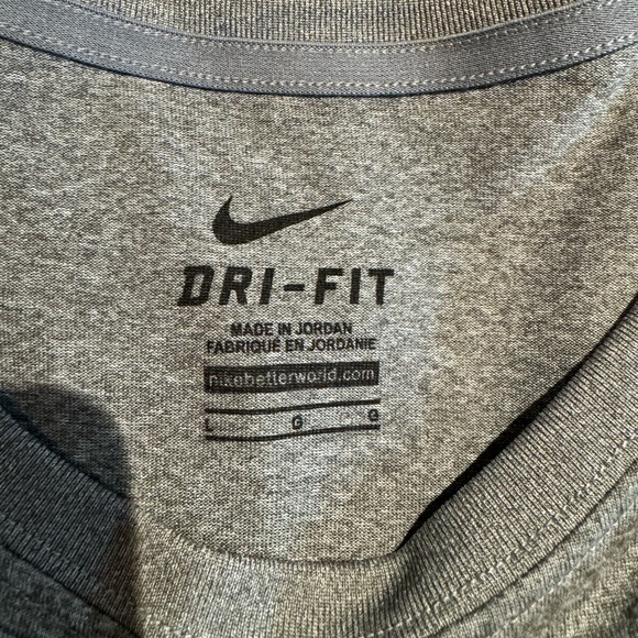 Nike Dri-Fit shirt - Picture 3 of 4